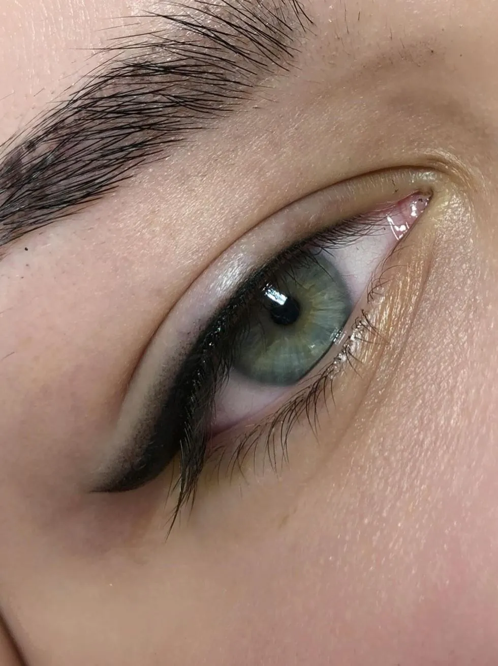 Can You Wear Eyeshadow with Permanent Eyeliner?